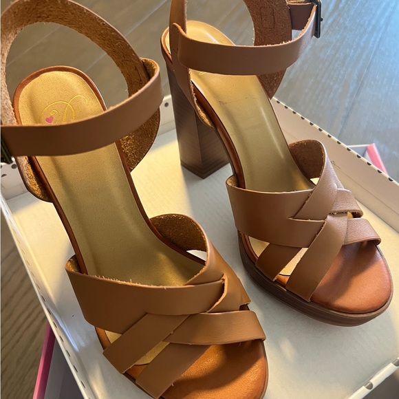 Brown chunky heels - Picture 2 of 2